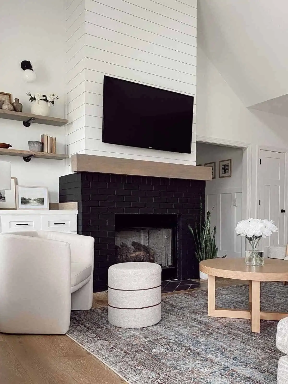 27 Gorgeous Farmhouse Shiplap Fireplace Ideas - Restore Decor & More