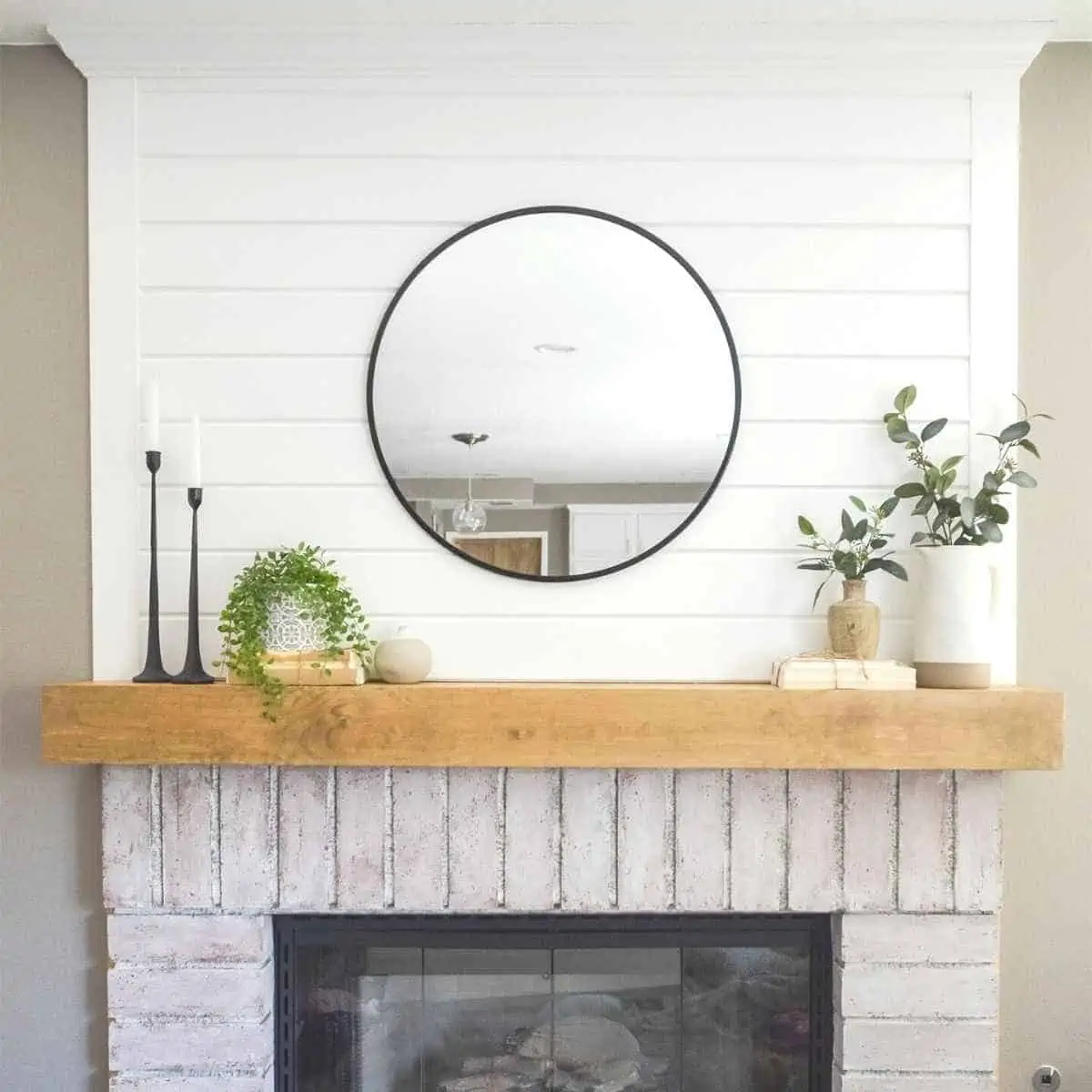 46 Gorgeous Farmhouse Shiplap Fireplace Ideas - Restore Decor & More