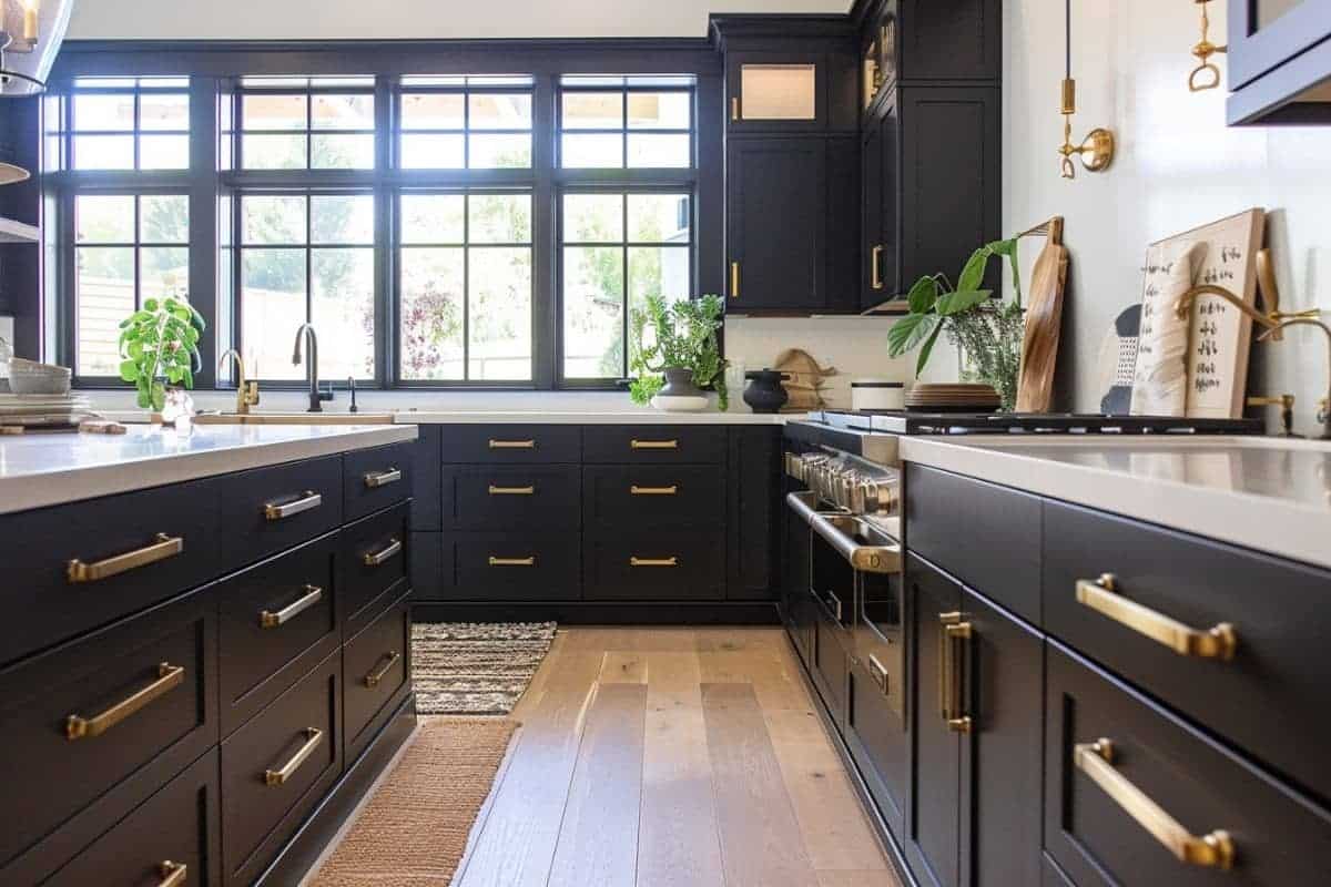 50+ Jaw-Dropping Black Kitchen Cabinet Designs You Need to See ...