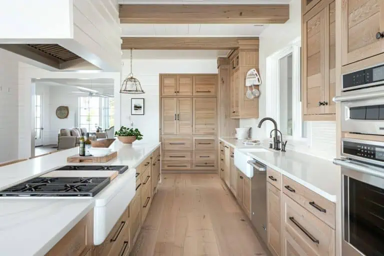 20 Dreamy White Kitchens With White Oak Cabinets That Will Make You ...