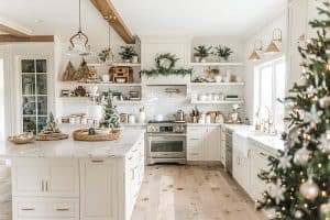 21 Stunning Farmhouse Christmas Kitchens to Inspire You! - Restore ...