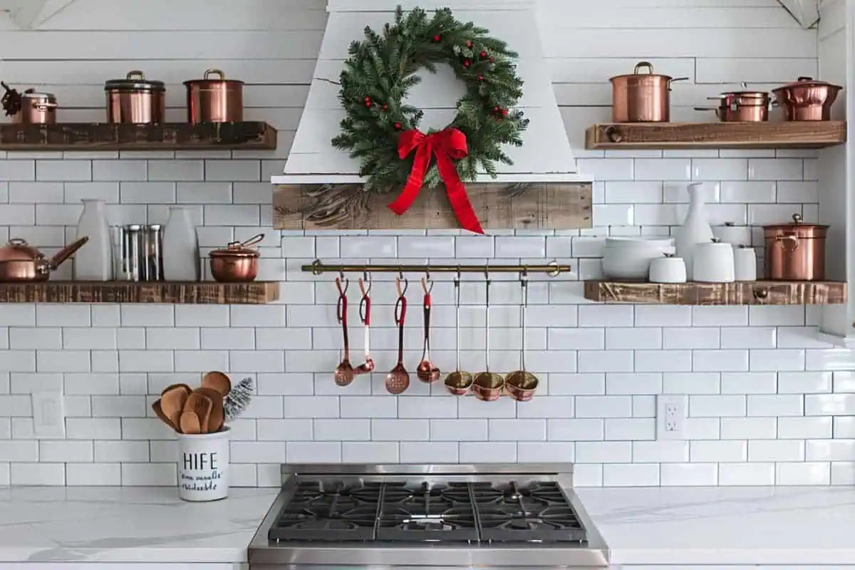 21 Stunning Farmhouse Christmas Kitchens to Inspire You! - Restore ...