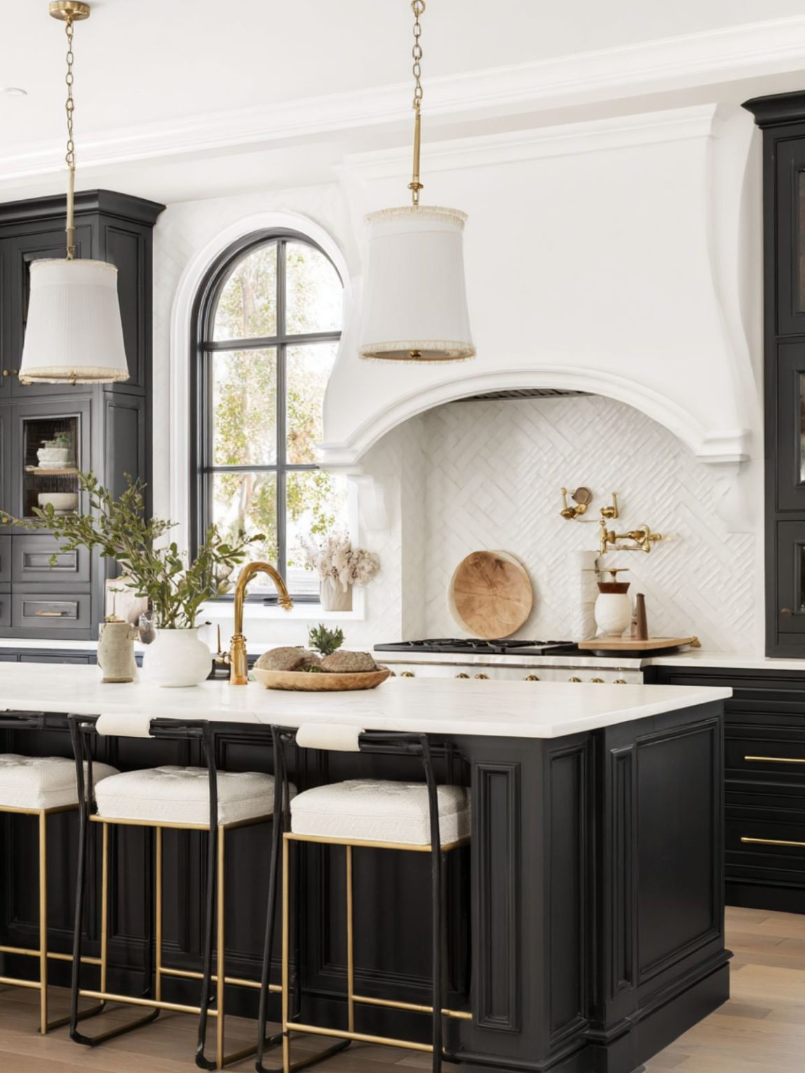Black & White Kitchen Ideas That Always Look Timeless - Restore Decor ...